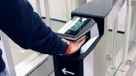 Easygate spt with biometric scanner